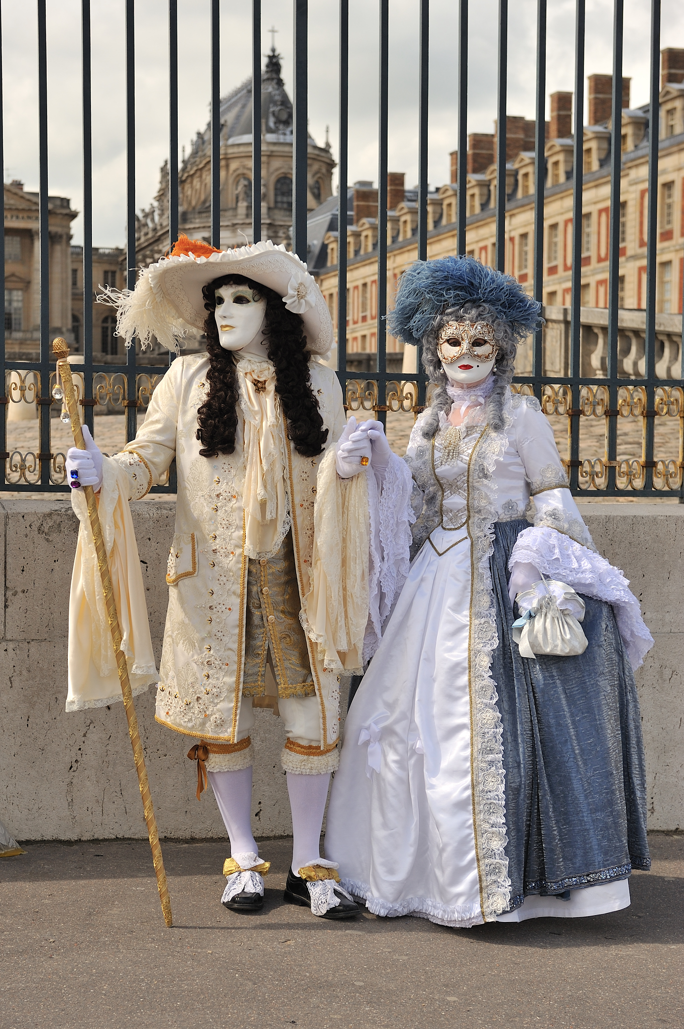 Louis XVI y Marie-Antoinette frente al Palacio de Versailles