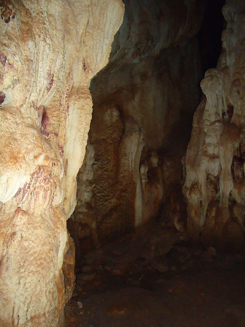 Fotografía del interior de la Cueva de la Pileta, sala principal.