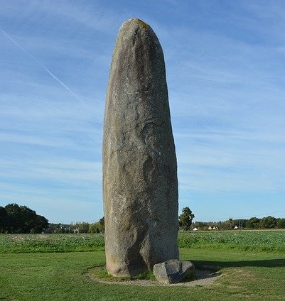 Fotografía del menhir de Champ Dolent.