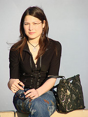 Chica sentada