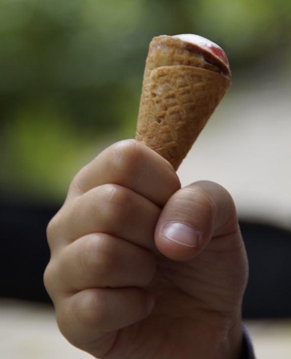 La imagen muestra un helado acabado