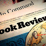 En la imagen puedes ver la parte superior de un periódico que muestra el título del artículo Book Review