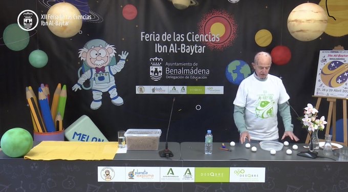 Foto de stand de un feria de ciencias