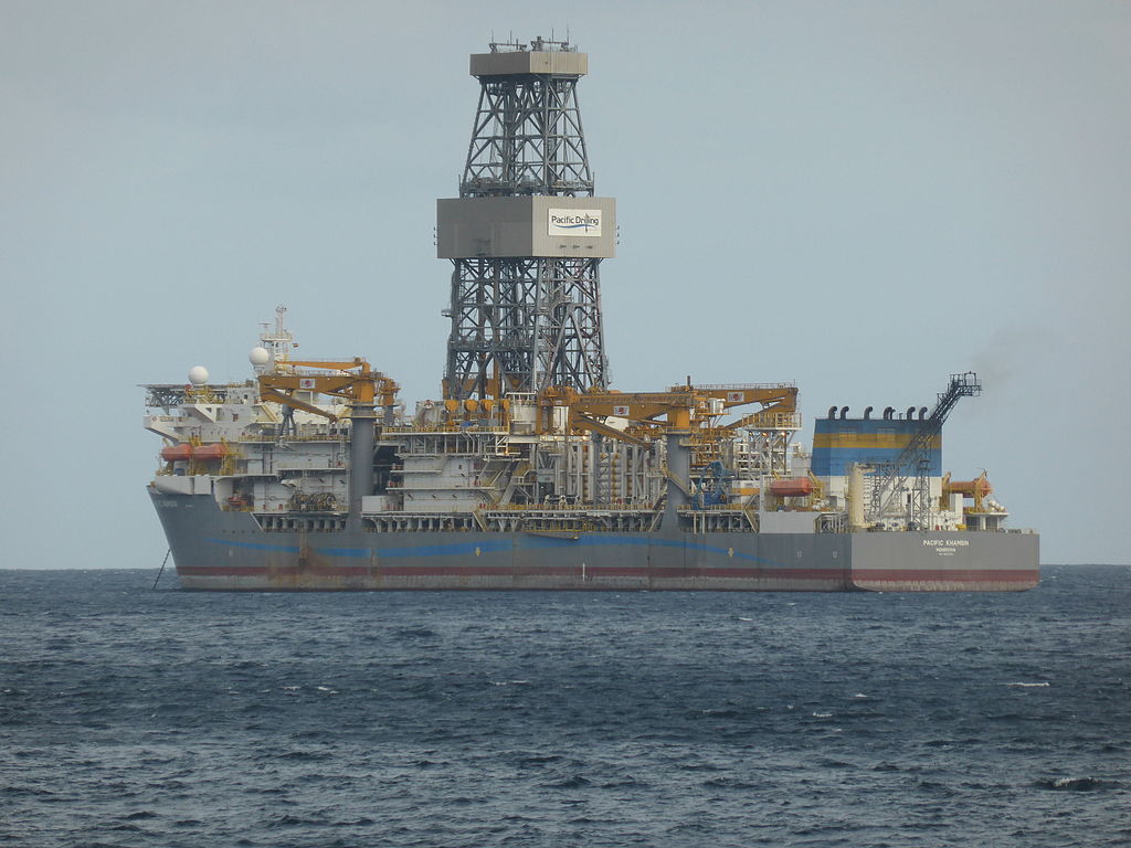 Buque perforador petrolífero Pacific Khamsin, construido en 2013.