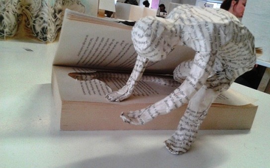 Hombre de papel impreso