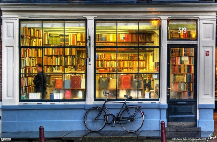 Puerta de una librería