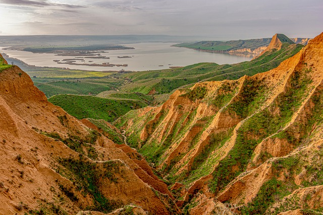 barrancas de Toledo. Al fondo el río Tajo