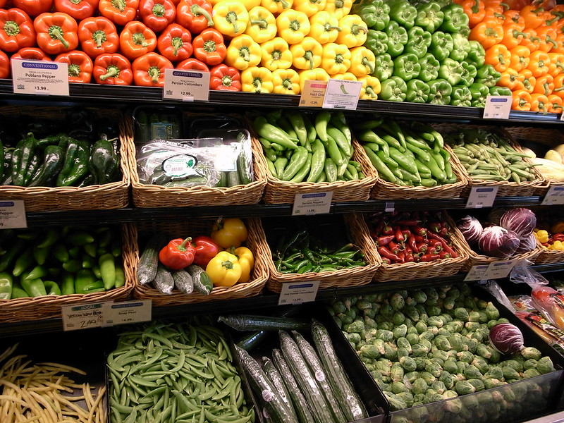 Fotografía de estantería de verduras